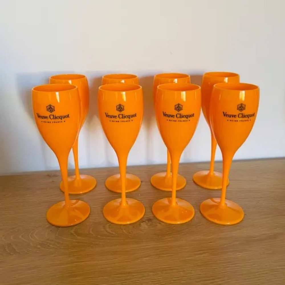 Set of 4 Plastic Veuve Clicquot Champagne Flutes Set